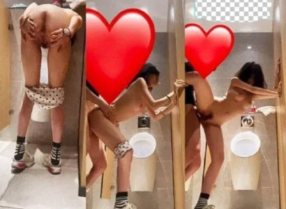 Em kéo em người yêu vào WC vụng trộm
