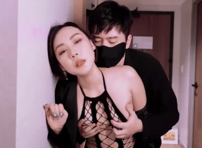 Ả vợ bán thân cho sếp để trả hết nợ cho chồng